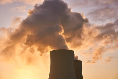 Reaktor dla czatu: wielkie kontrakty energetyczne Big Techu i ich kontrowersje