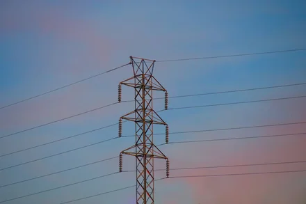 130 miliardów dolarów zablokowanych: społeczny opór wobec centrów danych AI