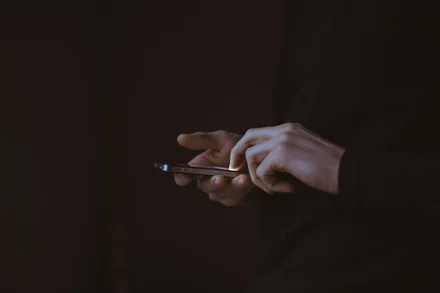 Bilans strat deepfake: ile realnie kosztują oszustwa ze sztuczną inteligencją