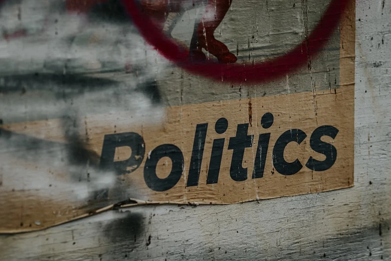 Deepfake w polityce: od robocall Bidena po syntetycznego Schumera w kampanii
