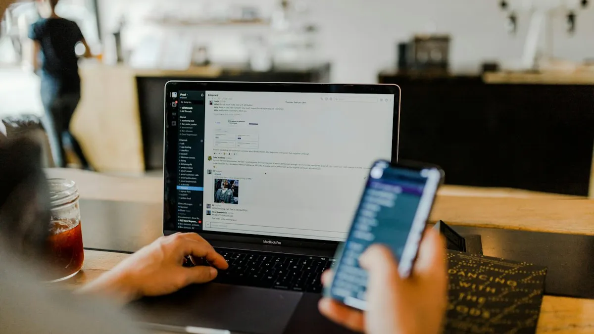 Fałszywe inwestycje na masową skalę: jak AI profesjonalizuje polski phishing