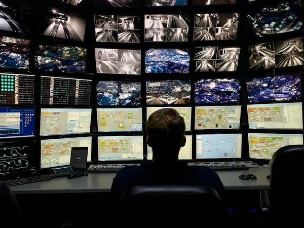 Cyfrowy nadzorca: AI w biurze jako narzędzie monitorowania pracowników