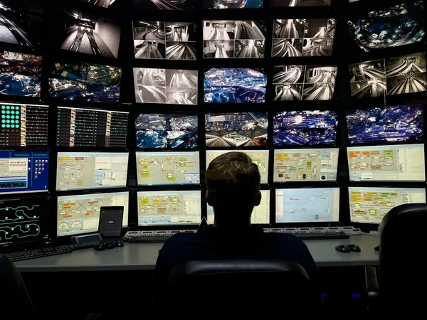 Cyfrowy nadzorca: AI w biurze jako narzędzie monitorowania pracowników