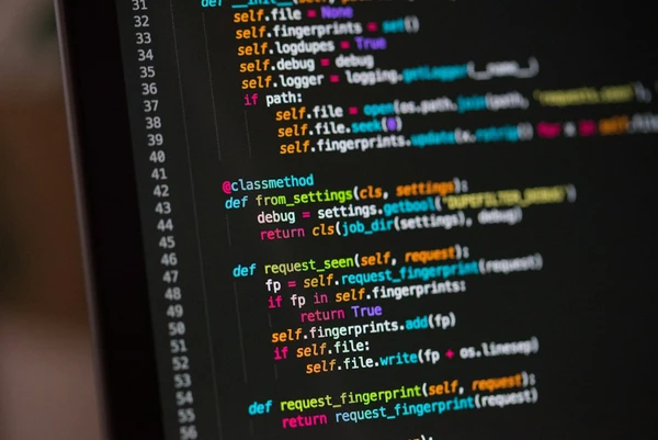 Malware, który przepisuje własny kod co godzinę: PromptFlux posługuje się Gemini do ukrycia