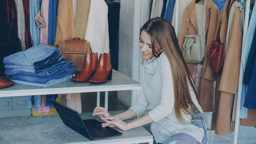 Wklej, odzyskaj pieniądze: AI pisze reklamacje, a straty zwrotów pędzą do 115 mld dolarów
