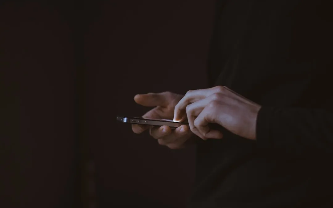 Stalkerware z funkcjami AI: gdy aplikacja do inwigilacji zaczyna sama analizować