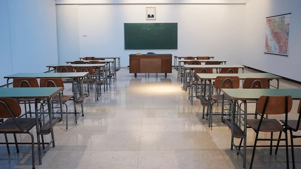 AI-tutor czy AI-podglądacz: nowa era inwigilacji w klasach