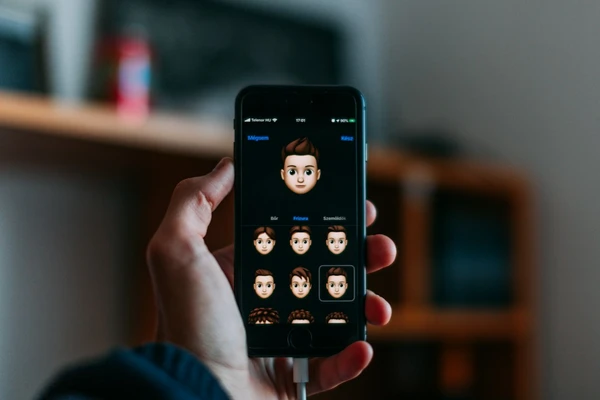 Twarz już nie jest dowodem: deepfake kontra weryfikacja tożsamości w bankach