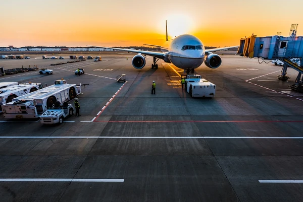 Air Canada i chatbot, który zmyślił politykę biletową: kiedy firma odpowiada za to, co wymyśli sztuczna inteligencja