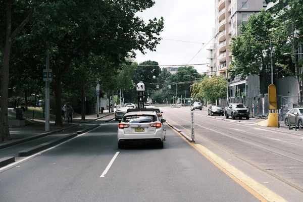 Śmierć na Maple Avenue: robotaxi Waymo i seria wypadków, która pojawiła się na drodze
